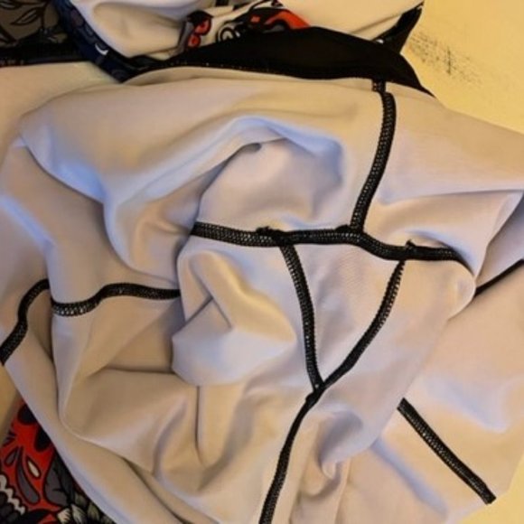 CVG Capri Size Med Skull Leggings - Picture 2 of 2